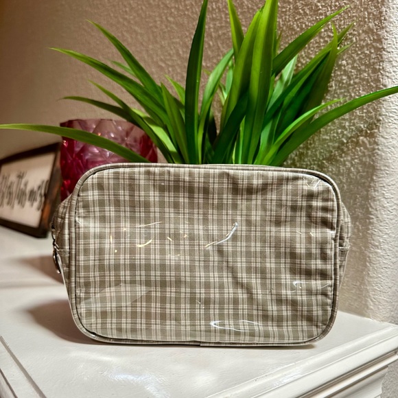 Old Navy Handbags - NWOT Old Navy Cosmetic Bag